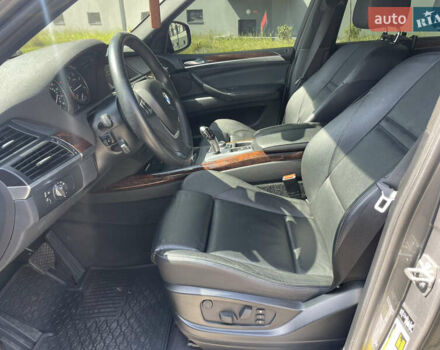 Серый БМВ Х5, объемом двигателя 3 л и пробегом 160 тыс. км за 22000 $, фото 9 на Automoto.ua