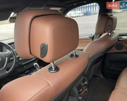 Серый БМВ Х5, объемом двигателя 3 л и пробегом 328 тыс. км за 16950 $, фото 38 на Automoto.ua