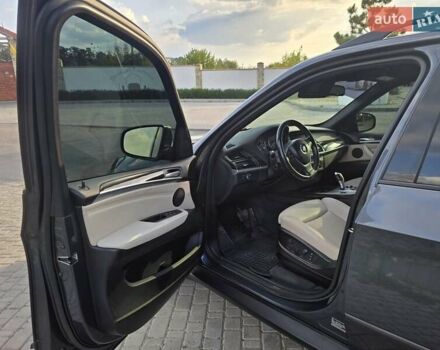 Сірий БМВ Х5, об'ємом двигуна 2.99 л та пробігом 222 тис. км за 20000 $, фото 15 на Automoto.ua