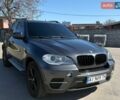 Серый БМВ Х5, объемом двигателя 3 л и пробегом 259 тыс. км за 17500 $, фото 1 на Automoto.ua