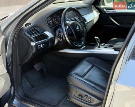 Серый БМВ Х5, объемом двигателя 3 л и пробегом 253 тыс. км за 15700 $, фото 27 на Automoto.ua