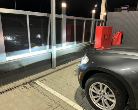 Серый БМВ Х5, объемом двигателя 3 л и пробегом 271 тыс. км за 19500 $, фото 1 на Automoto.ua