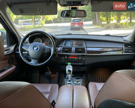 Серый БМВ Х5, объемом двигателя 3 л и пробегом 241 тыс. км за 16300 $, фото 4 на Automoto.ua