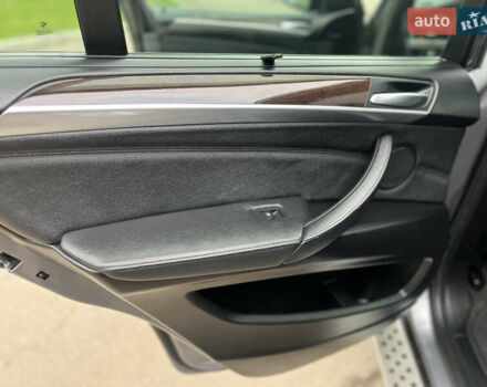 Серый БМВ Х5, объемом двигателя 3 л и пробегом 242 тыс. км за 18450 $, фото 16 на Automoto.ua