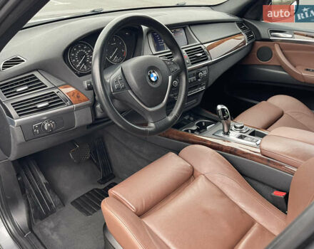 Серый БМВ Х5, объемом двигателя 3 л и пробегом 328 тыс. км за 16950 $, фото 22 на Automoto.ua