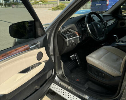 Серый БМВ Х5, объемом двигателя 2.98 л и пробегом 249 тыс. км за 14500 $, фото 13 на Automoto.ua