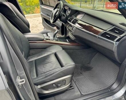 Серый БМВ Х5, объемом двигателя 3 л и пробегом 190 тыс. км за 16900 $, фото 15 на Automoto.ua