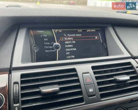 Серый БМВ Х5, объемом двигателя 3 л и пробегом 328 тыс. км за 16950 $, фото 28 на Automoto.ua