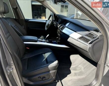 Серый БМВ Х5, объемом двигателя 3 л и пробегом 253 тыс. км за 15700 $, фото 56 на Automoto.ua