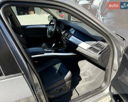 Серый БМВ Х5, объемом двигателя 3 л и пробегом 253 тыс. км за 15700 $, фото 50 на Automoto.ua
