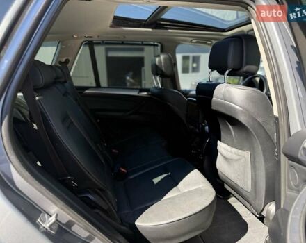 Серый БМВ Х5, объемом двигателя 3 л и пробегом 253 тыс. км за 15700 $, фото 59 на Automoto.ua