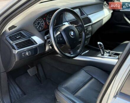 Серый БМВ Х5, объемом двигателя 3 л и пробегом 253 тыс. км за 15700 $, фото 28 на Automoto.ua