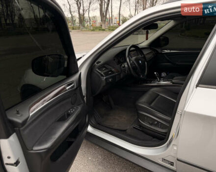 Сірий БМВ Х5, об'ємом двигуна 3 л та пробігом 198 тис. км за 18500 $, фото 13 на Automoto.ua