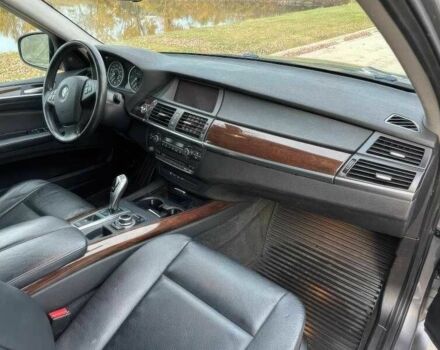 Серый БМВ Х5, объемом двигателя 3 л и пробегом 134 тыс. км за 8700 $, фото 13 на Automoto.ua