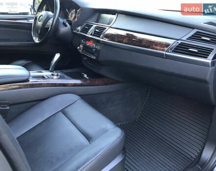 Серый БМВ Х5, объемом двигателя 3 л и пробегом 220 тыс. км за 15900 $, фото 2 на Automoto.ua