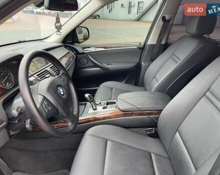 Серый БМВ Х5, объемом двигателя 3 л и пробегом 255 тыс. км за 12992 $, фото 48 на Automoto.ua