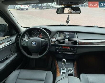 Серый БМВ Х5, объемом двигателя 3 л и пробегом 255 тыс. км за 12992 $, фото 46 на Automoto.ua