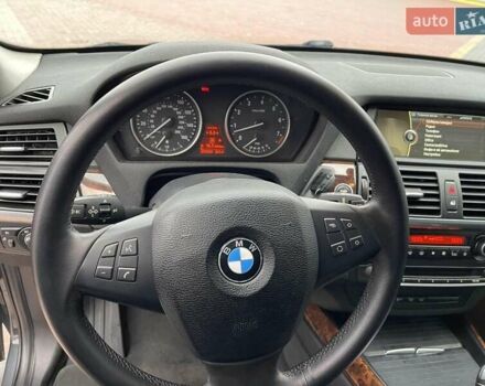 Серый БМВ Х5, объемом двигателя 3 л и пробегом 255 тыс. км за 12992 $, фото 26 на Automoto.ua
