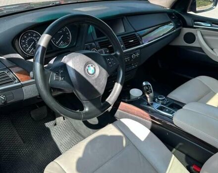 Серый БМВ Х5, объемом двигателя 2.98 л и пробегом 300 тыс. км за 16000 $, фото 9 на Automoto.ua