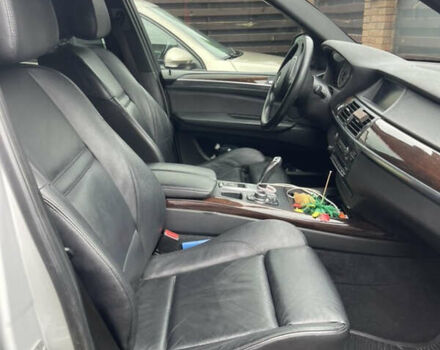 Серый БМВ Х5, объемом двигателя 3 л и пробегом 241 тыс. км за 18500 $, фото 10 на Automoto.ua