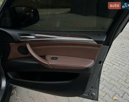 Серый БМВ Х5, объемом двигателя 3 л и пробегом 276 тыс. км за 15800 $, фото 28 на Automoto.ua