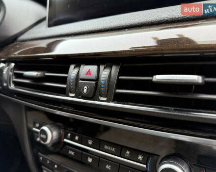 Серый БМВ Х5, объемом двигателя 3 л и пробегом 230 тыс. км за 14900 $, фото 35 на Automoto.ua