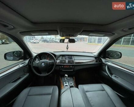 Серый БМВ Х5, объемом двигателя 3 л и пробегом 255 тыс. км за 12992 $, фото 42 на Automoto.ua