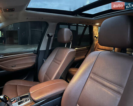 Серый БМВ Х5, объемом двигателя 3 л и пробегом 276 тыс. км за 15800 $, фото 26 на Automoto.ua