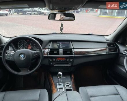 Серый БМВ Х5, объемом двигателя 3 л и пробегом 255 тыс. км за 12992 $, фото 36 на Automoto.ua