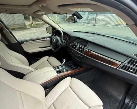 Серый БМВ Х5, объемом двигателя 3 л и пробегом 315 тыс. км за 16500 $, фото 19 на Automoto.ua