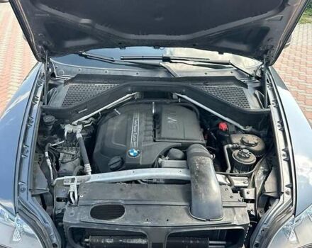 Серый БМВ Х5, объемом двигателя 2.98 л и пробегом 300 тыс. км за 16000 $, фото 4 на Automoto.ua