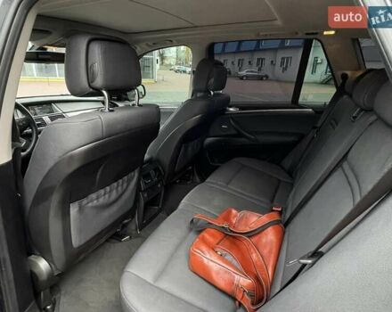 Серый БМВ Х5, объемом двигателя 3 л и пробегом 255 тыс. км за 12992 $, фото 29 на Automoto.ua