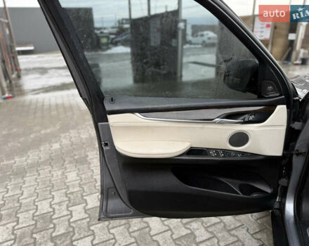 Серый БМВ Х5, объемом двигателя 3 л и пробегом 230 тыс. км за 14900 $, фото 18 на Automoto.ua
