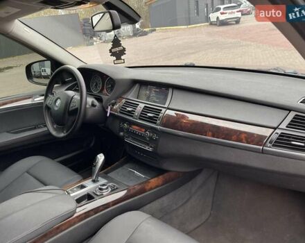 Серый БМВ Х5, объемом двигателя 3 л и пробегом 255 тыс. км за 12992 $, фото 44 на Automoto.ua
