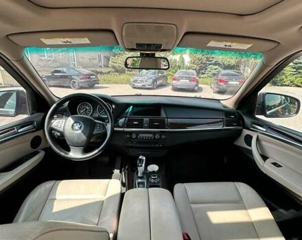 Серый БМВ Х5, объемом двигателя 2.98 л и пробегом 300 тыс. км за 16000 $, фото 12 на Automoto.ua