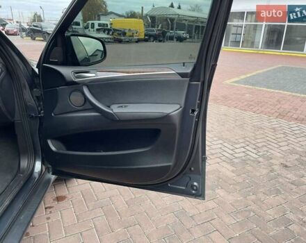 Серый БМВ Х5, объемом двигателя 3 л и пробегом 255 тыс. км за 12992 $, фото 31 на Automoto.ua