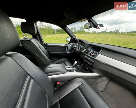 Серый БМВ Х5, объемом двигателя 3 л и пробегом 229 тыс. км за 23500 $, фото 4 на Automoto.ua