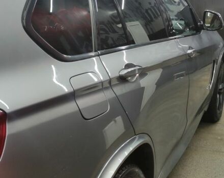 Серый БМВ Х5, объемом двигателя 3 л и пробегом 195 тыс. км за 26000 $, фото 4 на Automoto.ua