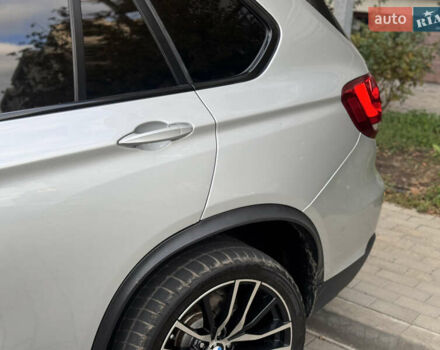 Серый БМВ Х5, объемом двигателя 3 л и пробегом 161 тыс. км за 21990 $, фото 31 на Automoto.ua