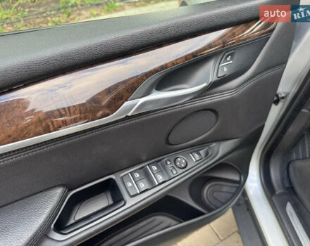 Серый БМВ Х5, объемом двигателя 3 л и пробегом 161 тыс. км за 21990 $, фото 54 на Automoto.ua