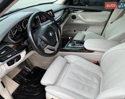 Серый БМВ Х5, объемом двигателя 2.98 л и пробегом 350 тыс. км за 18000 $, фото 4 на Automoto.ua