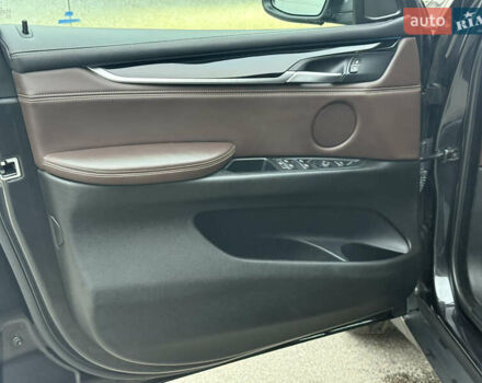 Серый БМВ Х5, объемом двигателя 2.99 л и пробегом 259 тыс. км за 27999 $, фото 9 на Automoto.ua