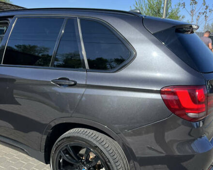 Серый БМВ Х5, объемом двигателя 3 л и пробегом 98 тыс. км за 27400 $, фото 4 на Automoto.ua