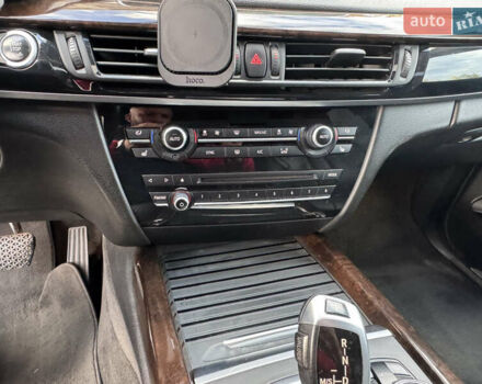 Серый БМВ Х5, объемом двигателя 3 л и пробегом 161 тыс. км за 21990 $, фото 62 на Automoto.ua