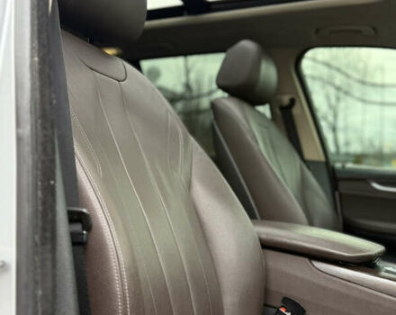 Серый БМВ Х5, объемом двигателя 3 л и пробегом 294 тыс. км за 22100 $, фото 21 на Automoto.ua