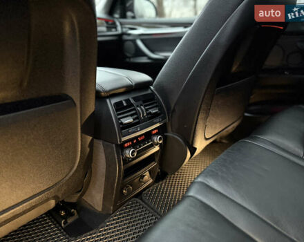 Серый БМВ Х5, объемом двигателя 3 л и пробегом 240 тыс. км за 19900 $, фото 13 на Automoto.ua