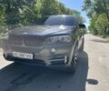 Сірий БМВ Х5, об'ємом двигуна 2 л та пробігом 265 тис. км за 28000 $, фото 2 на Automoto.ua