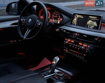 Серый БМВ Х5, объемом двигателя 2 л и пробегом 268 тыс. км за 21500 $, фото 6 на Automoto.ua