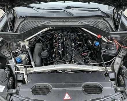 Серый БМВ Х5, объемом двигателя 3 л и пробегом 340 тыс. км за 15000 $, фото 5 на Automoto.ua