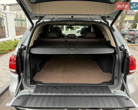 Серый БМВ Х5, объемом двигателя 3 л и пробегом 294 тыс. км за 22100 $, фото 27 на Automoto.ua